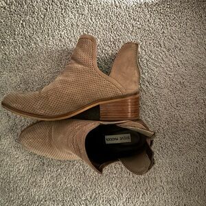 Steve Madden Tan Ankle Booties with Chunky Heel